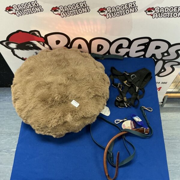 Fluffy dog bed with dog harness and leads set.
