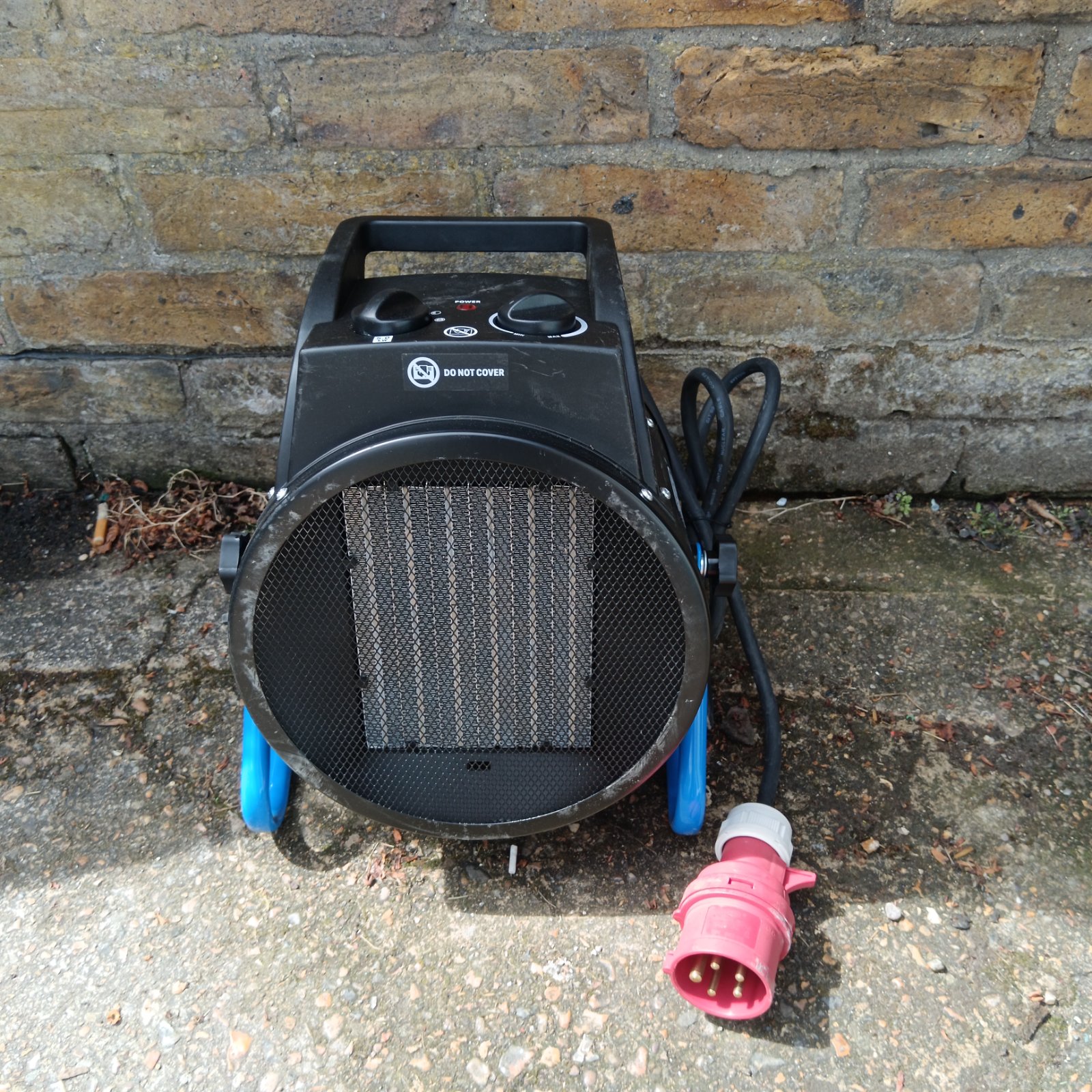 Draper IP20 fan heater with a black plastic casing and metal grill.