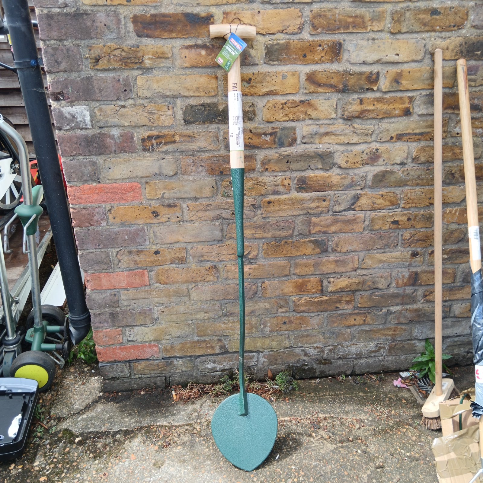 Vintage Faithful turf iron for lifting and laying garden turf.