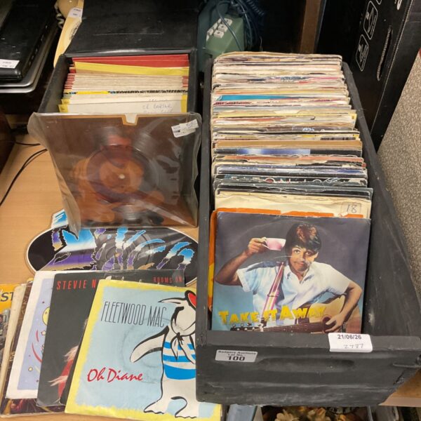 Lot of 7” vinyl singles including Fleetwood Mac picture disc.