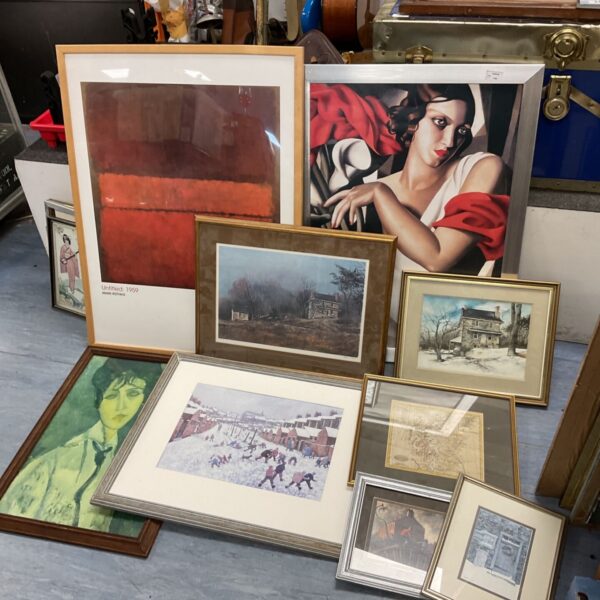 Lot of framed prints including a Mark Rothko gallery poster.