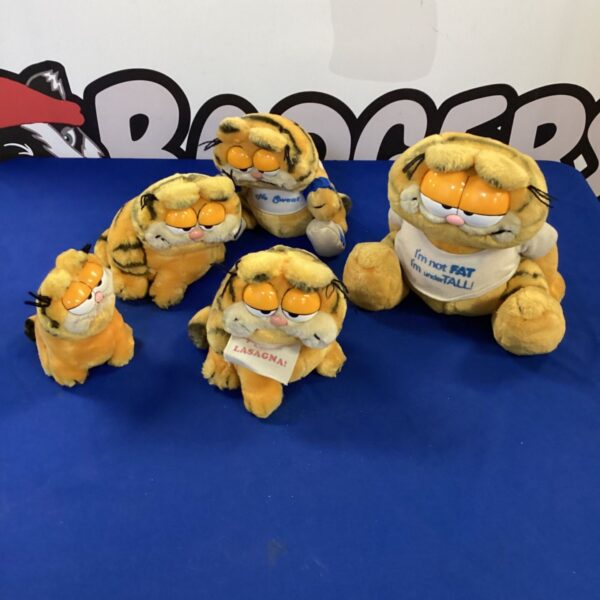 Vintage Garfield the Cat cuddly toy lot for collectors.