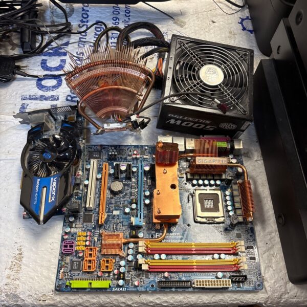 Gigabyte GA-P35-DS3 motherboard with heatsink and fan.