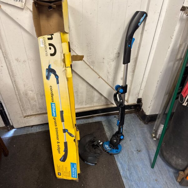 Gtech Rapid Blade Pro cordless grass trimmer and edger in used condition.