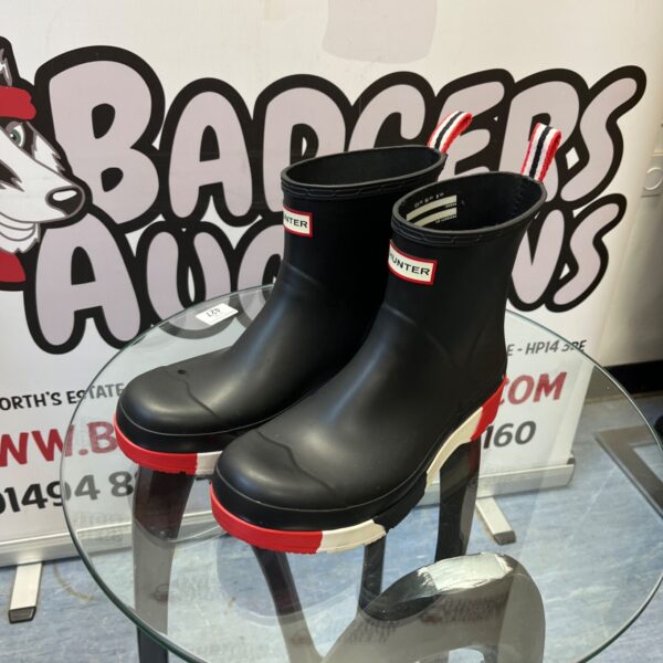 Hunter Play Short boots size 9, showing stripe sole and rubber material.
