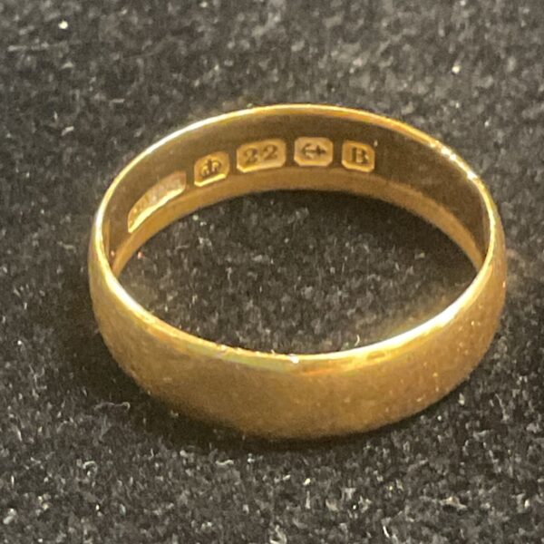 22ct Hallmarked Gold band ring 4.22g Size Q