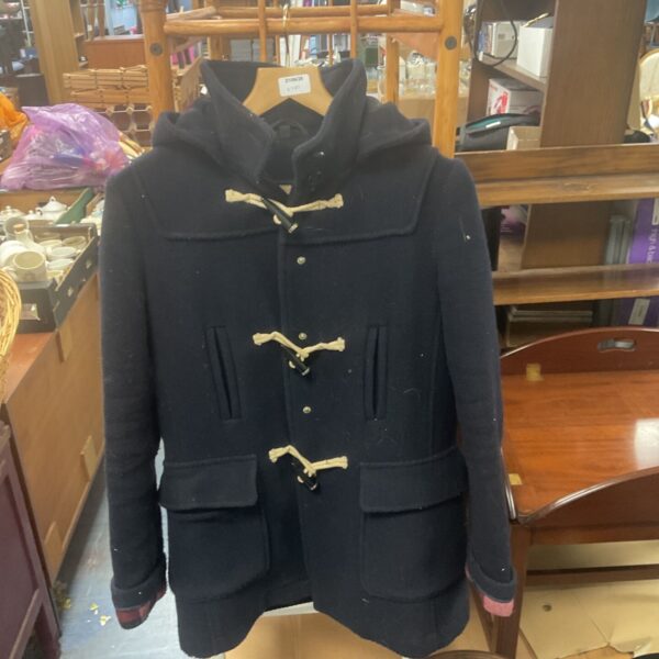 Navy blue ladies’ duffle coat with toggle fastenings, vintage style.