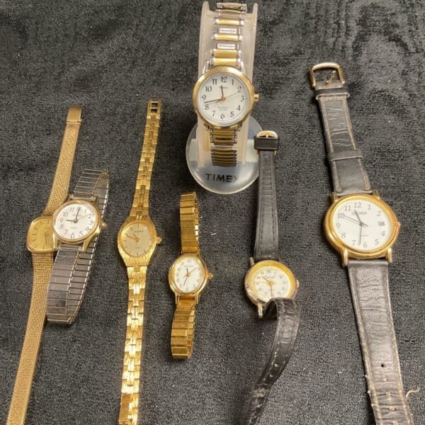 Assorted ladies wristwatches in a mixed lot, vintage and fashion styles.