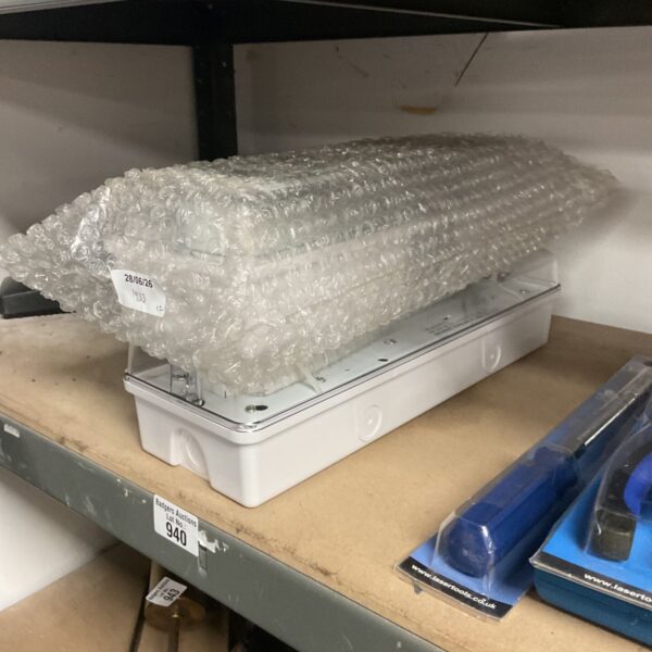 White LED panel lights presented for auction.