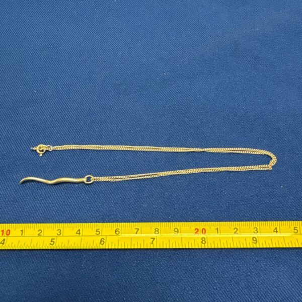 Ladies branch twist pendant necklace with 925 stamped clasp 4.11g gross weight