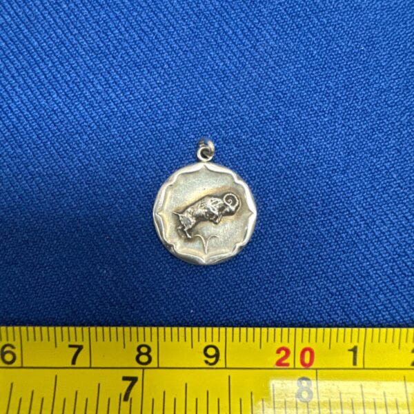 Small sterling silver marked field mouse pendant 2.4g weight
