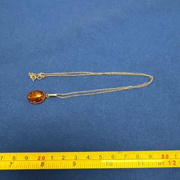 Ladies amber bead pendant necklace with 925 stamp on rear of pendant 2.8g gross weight