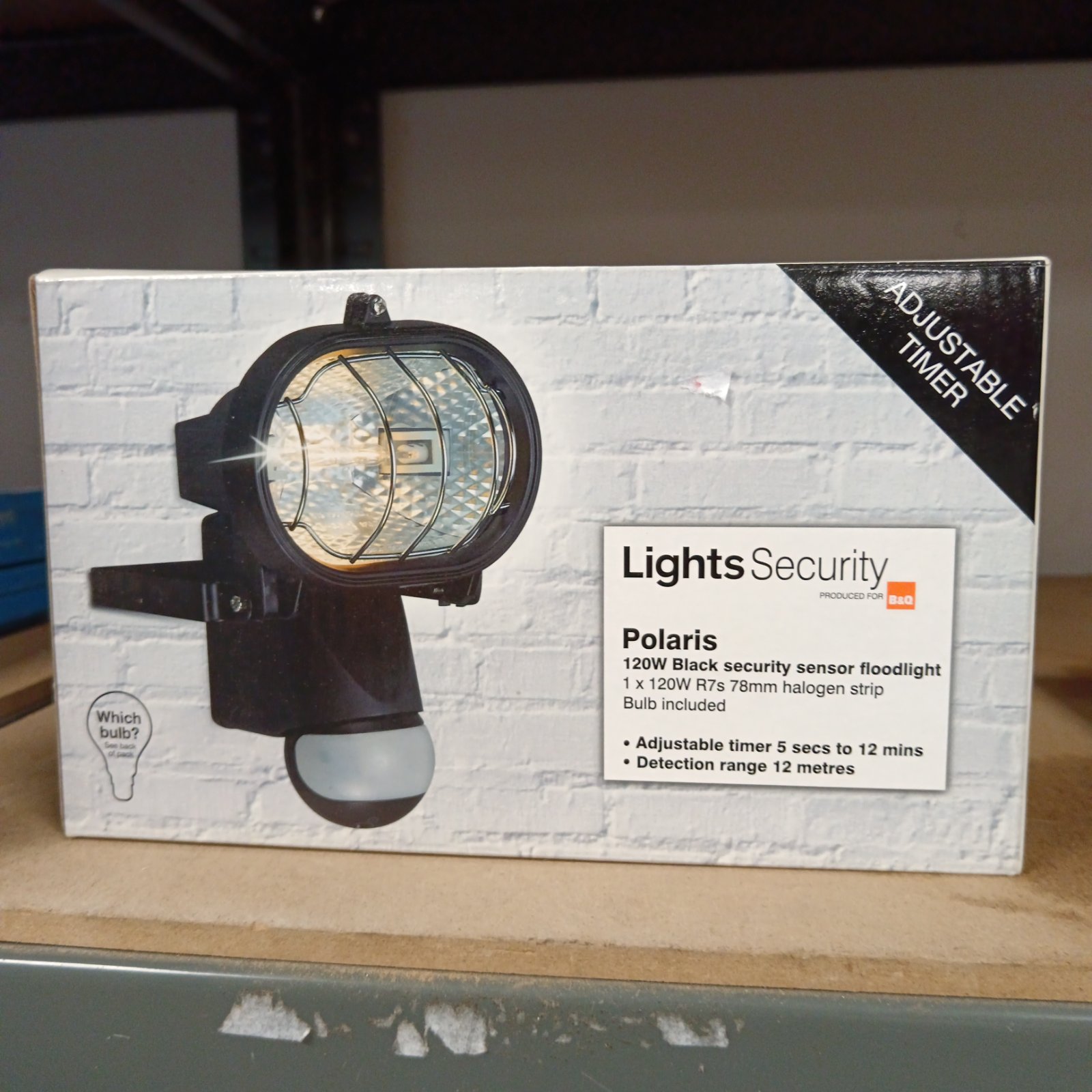 lights security 120w halogen security sensor floodlight - appears new in box with bulb