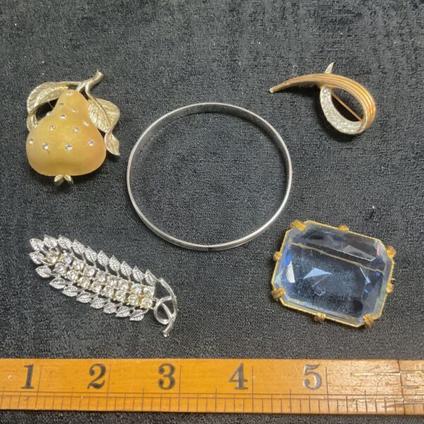 Gour large costume jewellery brooches and silvertone bangle