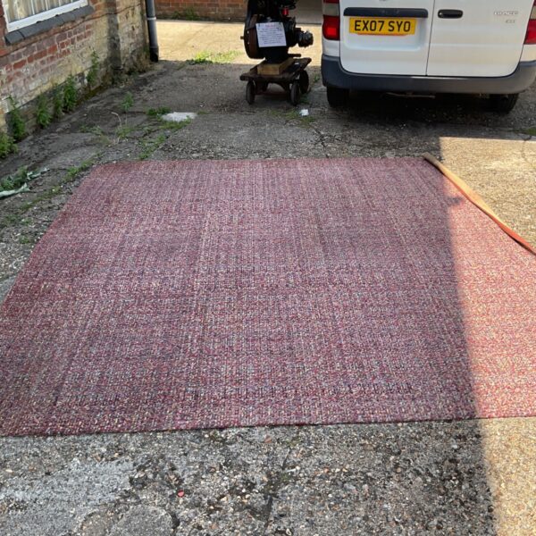 approx 8ft x 7ft patterned rug