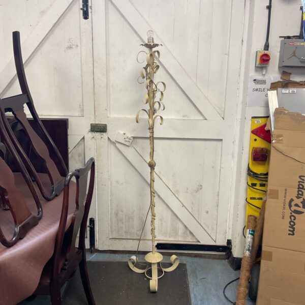 Wrought iron leaf twist pattern floor standing standard lamp