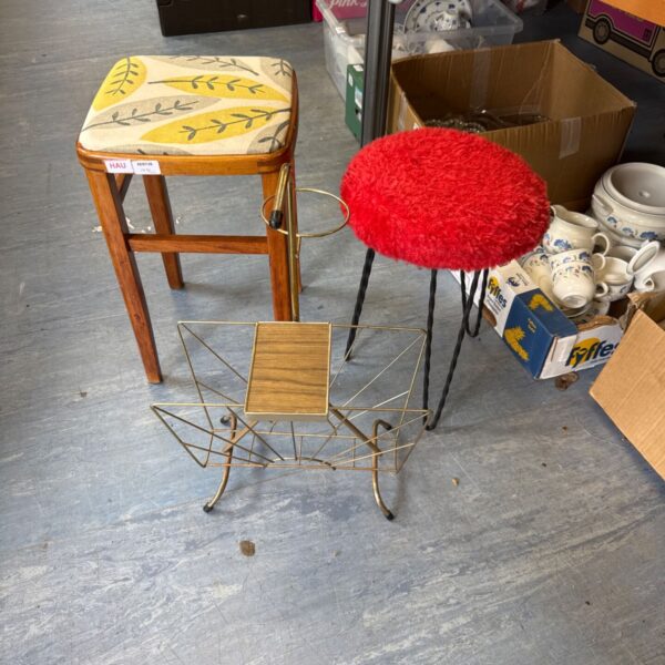 1970s magazine rack & two 1970s stools