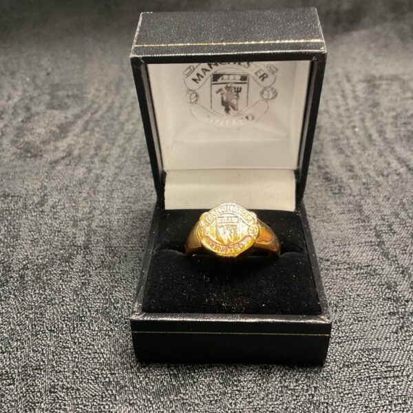 Manchester United signet ring in presentation box, size U.