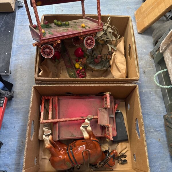 Vintage Mella Ware horse and cart needing repair.
