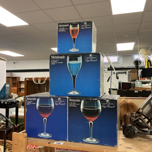 Boxed set of Michelangelo burgunder wine glasses with light and music.