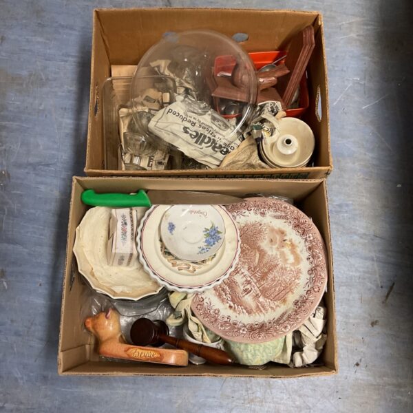 Mixed lot of vintage china and glassware from a house clearance.