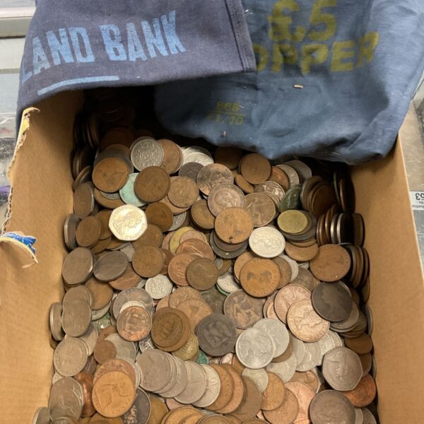 Mixed coin lot with vintage Midland Bank coin bags.