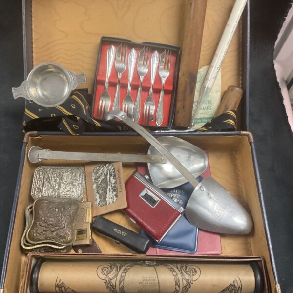 Mixed lot of vintage collectibles in a worn case.