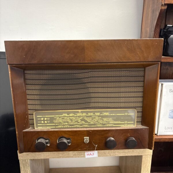 Vintage Philips 522A radiogram front view, classic retro radio.