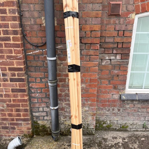 Job lot of 2.1m rounded pine architrave for DIY projects.