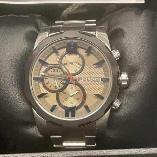 Silver dial Police quartz wristwatch with stainless steel bracelet.