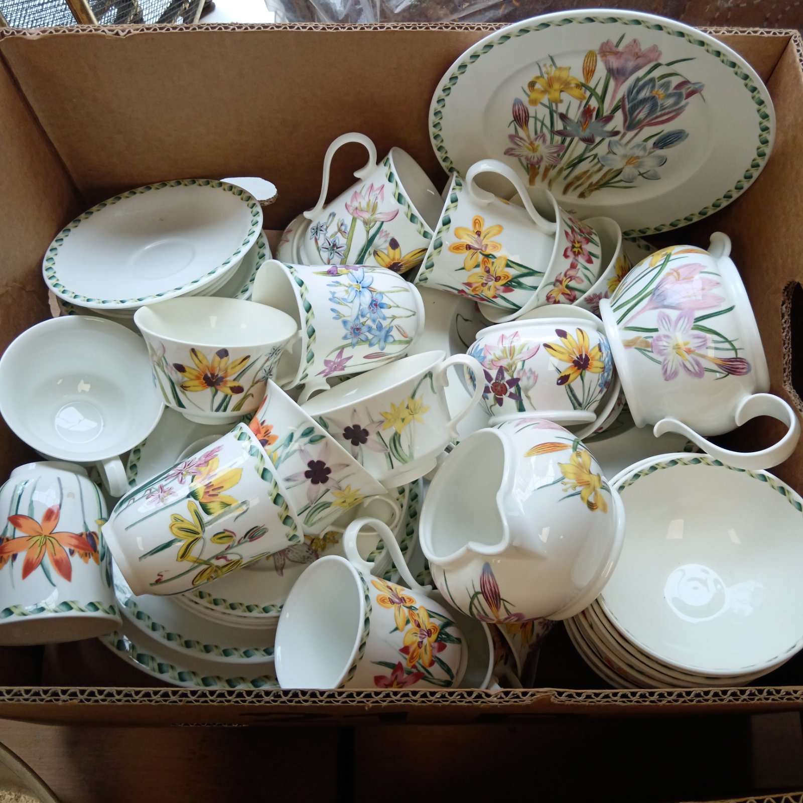 Portmeirion Jane Loudon china set with floral design.