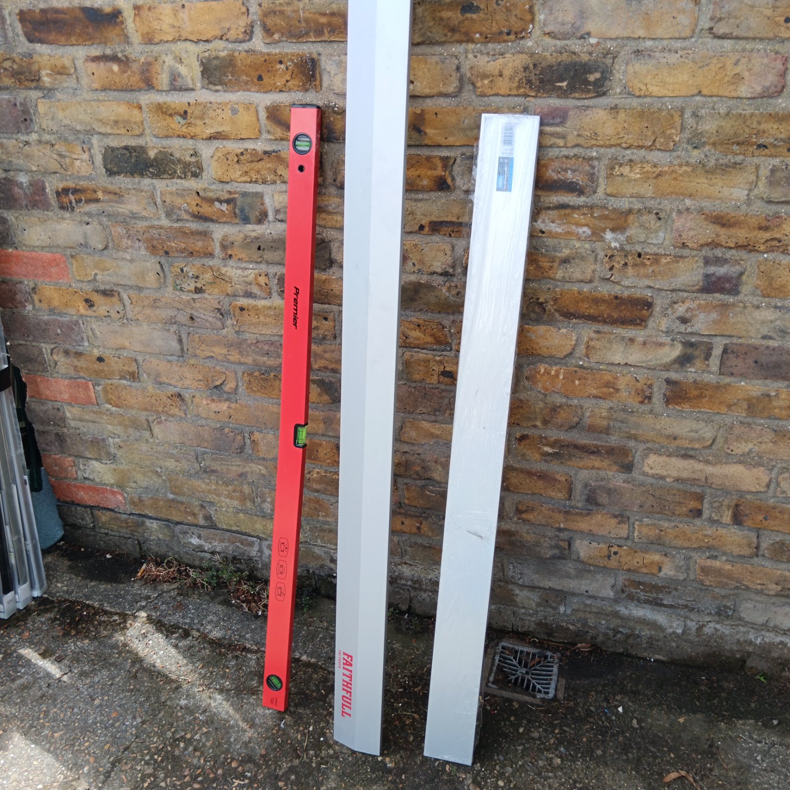 Premier aluminium spirit level for accurate building and DIY projects.