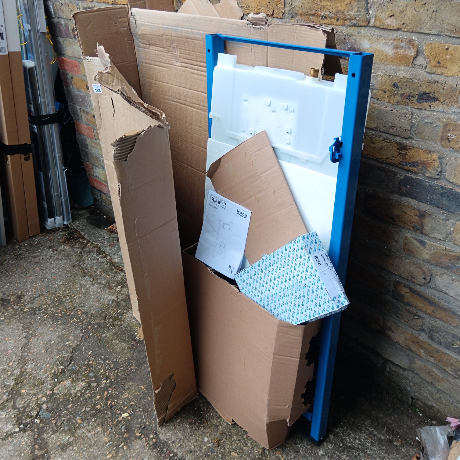 Roca toilet cistern with damaged cardboard packaging.