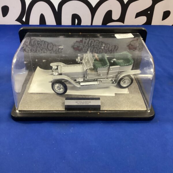 Detailed scale model of a silver Rolls Royce Silver Ghost.