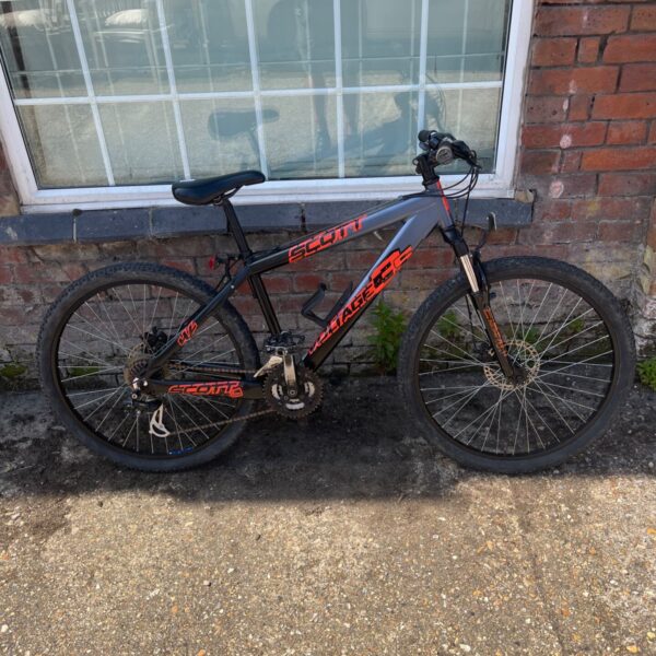 Scott Voltage mountain bike with hardtail frame and multi-surface tires.