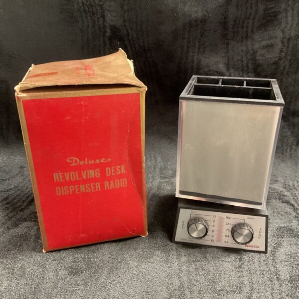 Vintage Sonesta Delux desk dispenser radio in good condition.