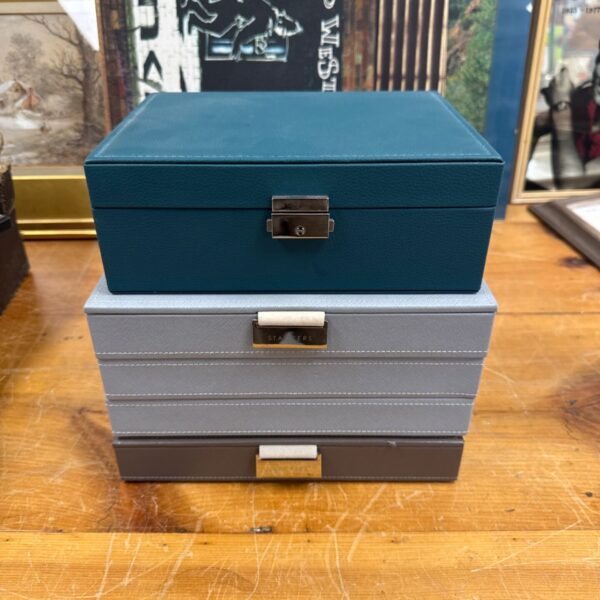 Stackers jewellery box with a velvet interior for jewellery storage.