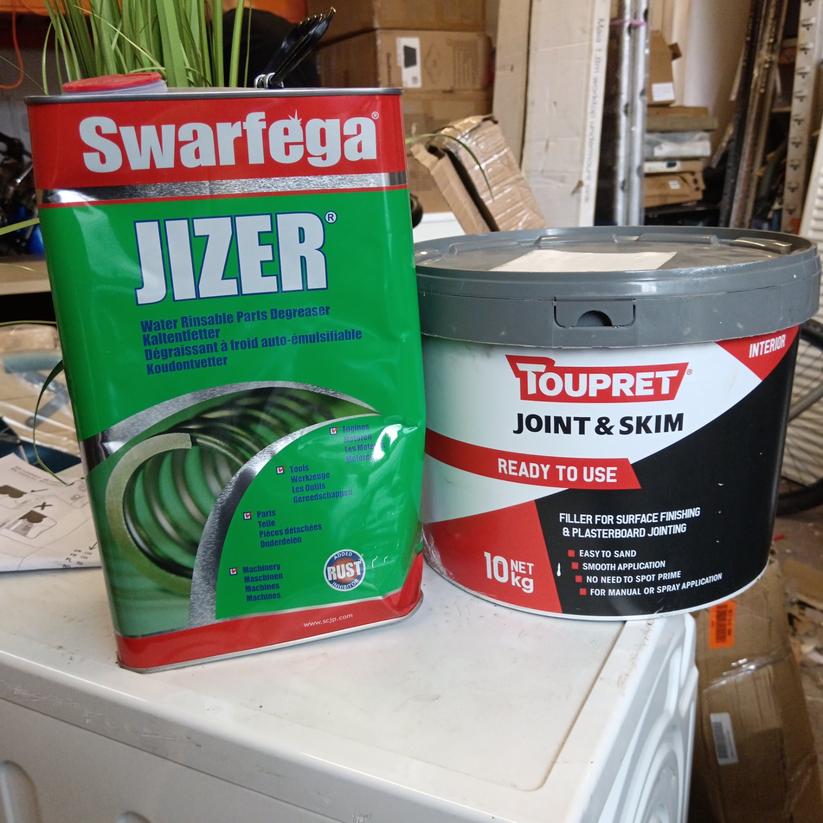 Swarfega Jizer degreaser and Toupret Joint & Skim filler for DIY projects.