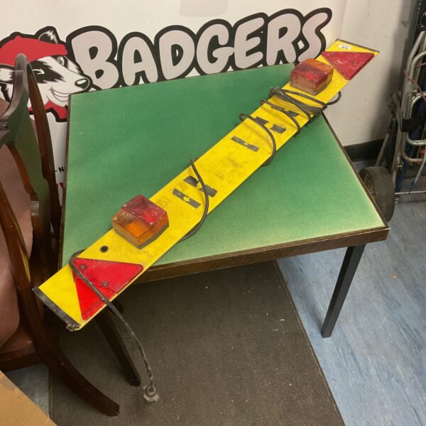 Yellow trailer lighting board with rear lights and reflectors.