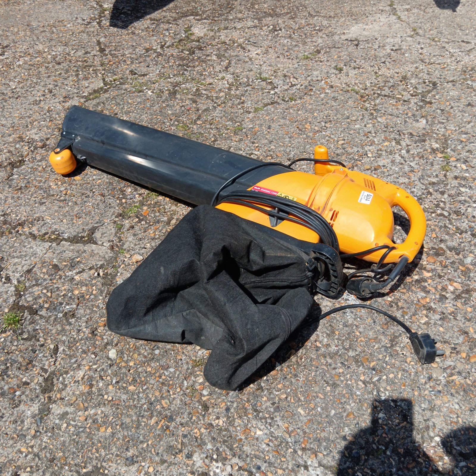 Valex Shamal 1600 garden blower vac with collection bag.