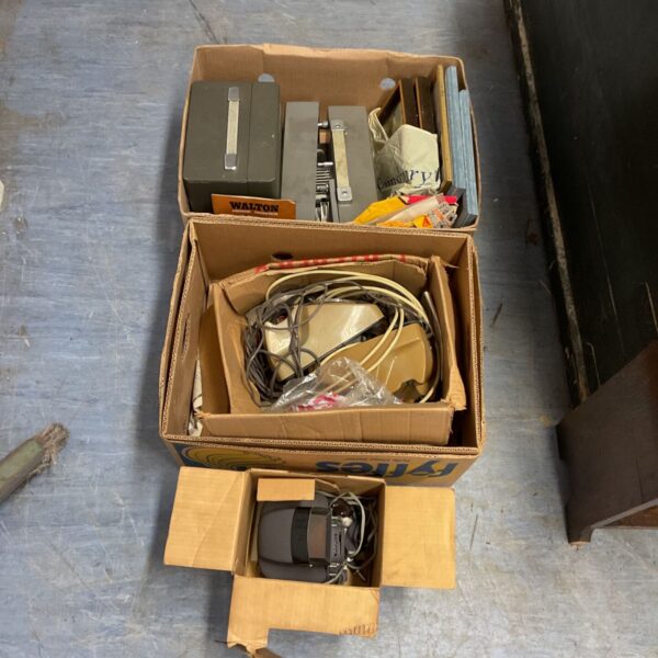 Vintage electrical lot including a projector and telephones.