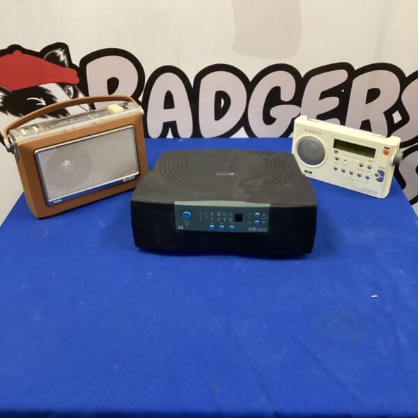 Vintage Roberts radio with a wooden cabinet and tuning dial.