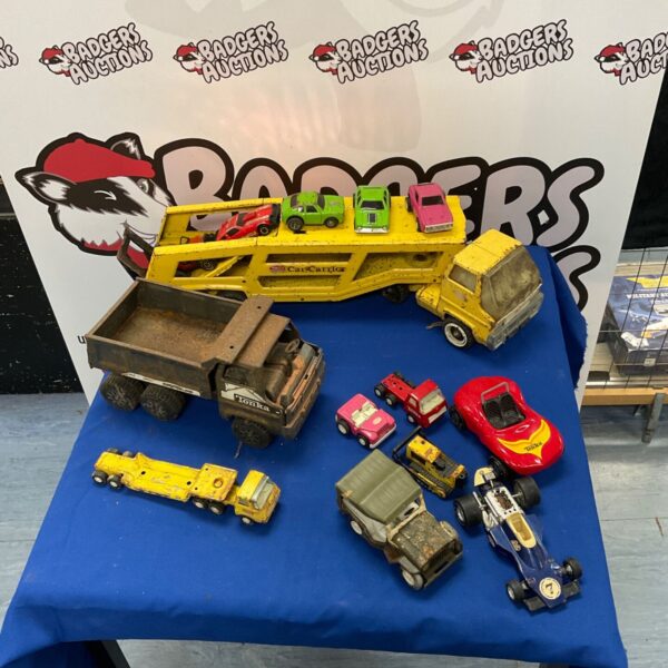 Vintage Tonka toys lot including car carrier and dump truck.