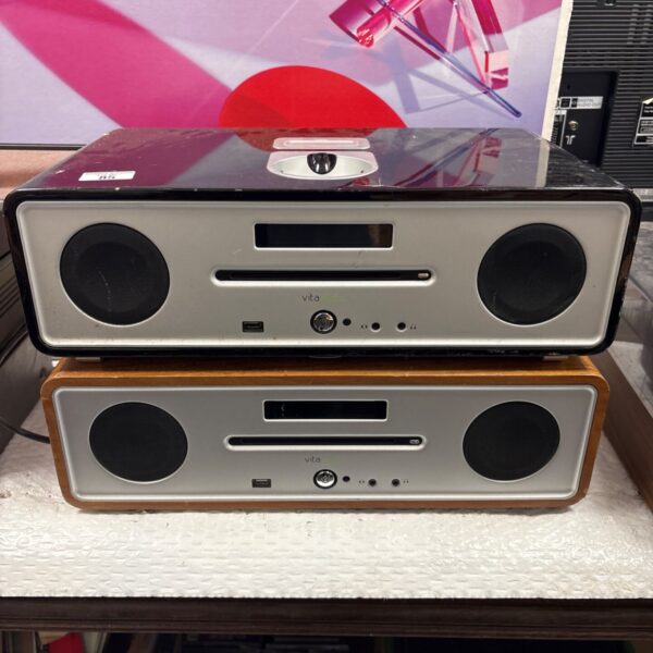 Vintage Vita Audio R4i music system tabletop stereo in used condition.