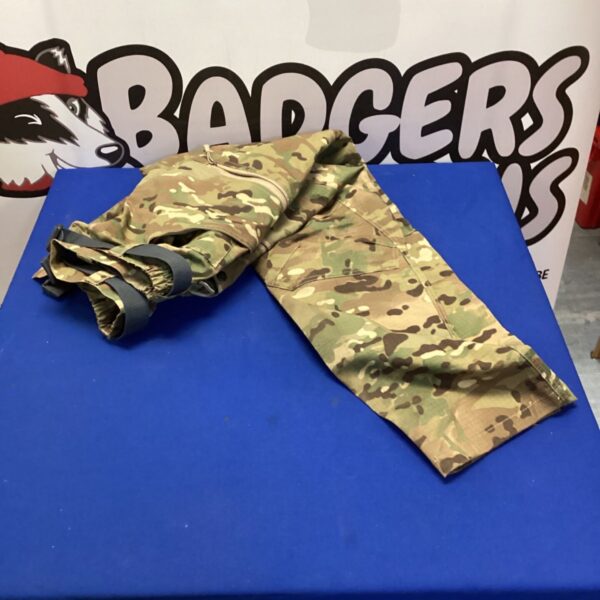 XL camouflage tactical trousers for outdoor activities.