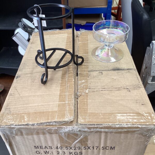 Lot of eleven Yankee candle holders in two styles.