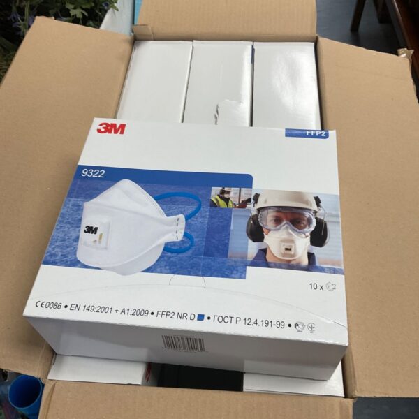 Box of 3M FFP2 face masks, model 9322, for respiratory protection.