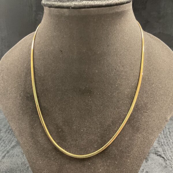 Delicate 9ct gold snakelink necklace, 16 inches long.