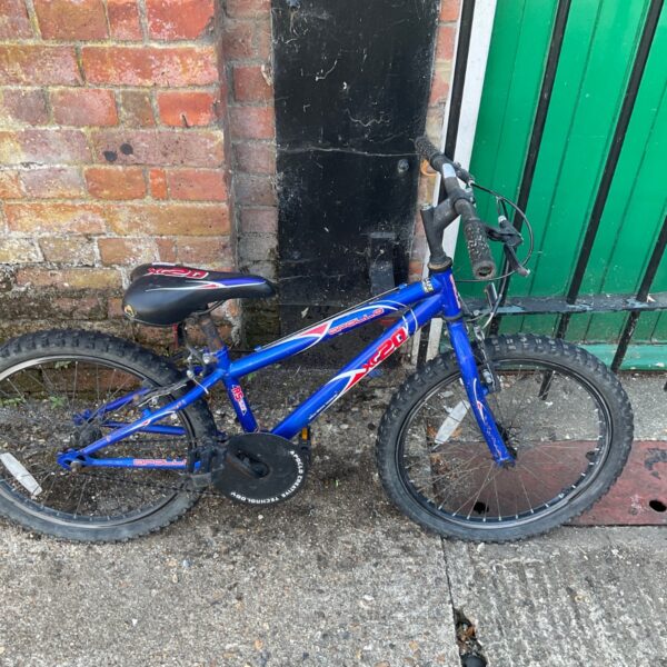 Blue Apollo XC20 boys bike, suitable for outdoor adventures.