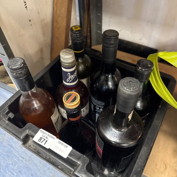 Assorted alcohol lot from house clearance, including wine and spirits.